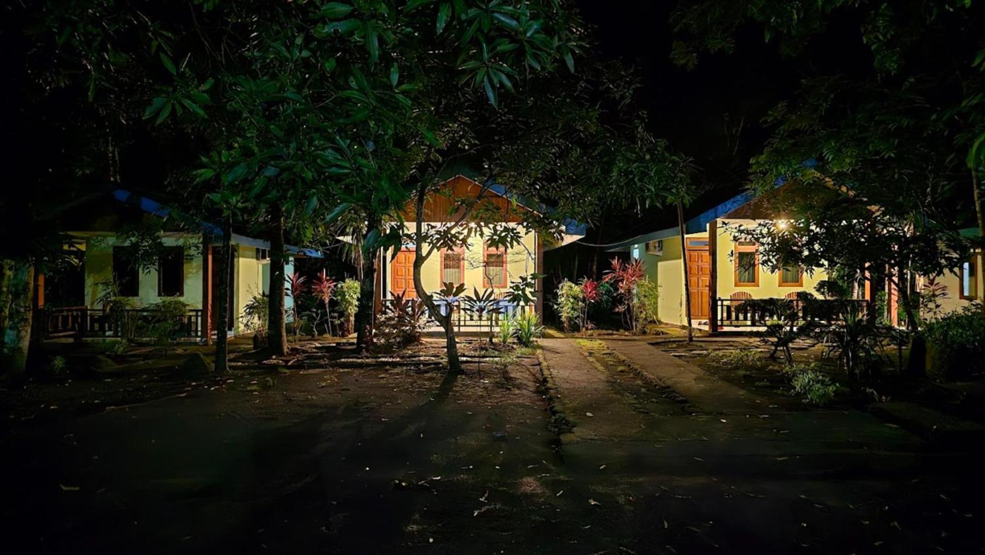 Tangkoko Macaca Hotel Rinondoran Ngoại thất bức ảnh